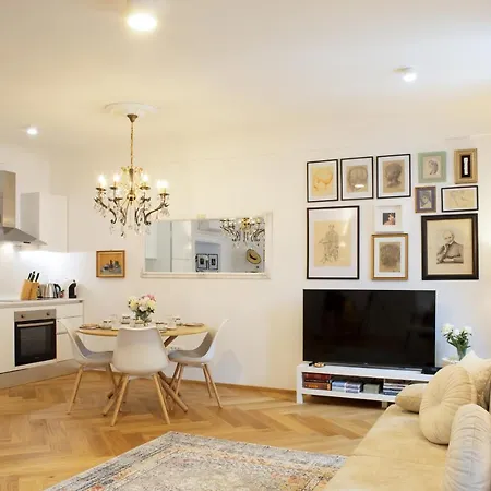 Apartment Stylish In Historical Center