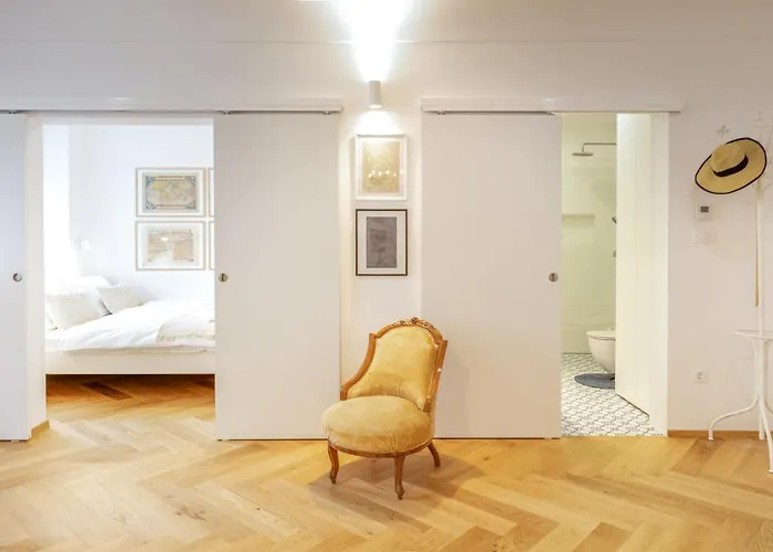 Stylish In Historical Center Apartman